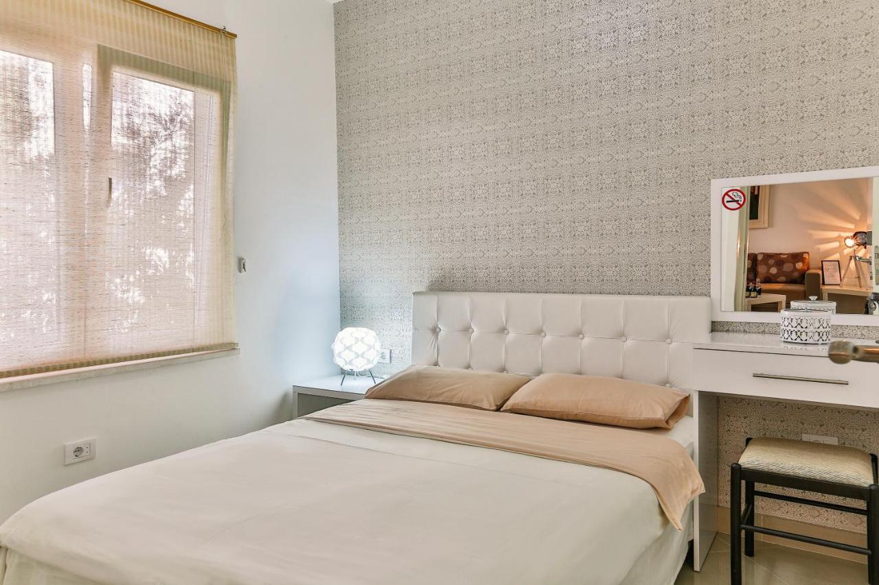 Zelen Lux Apartment Sutomore Bagian luar foto