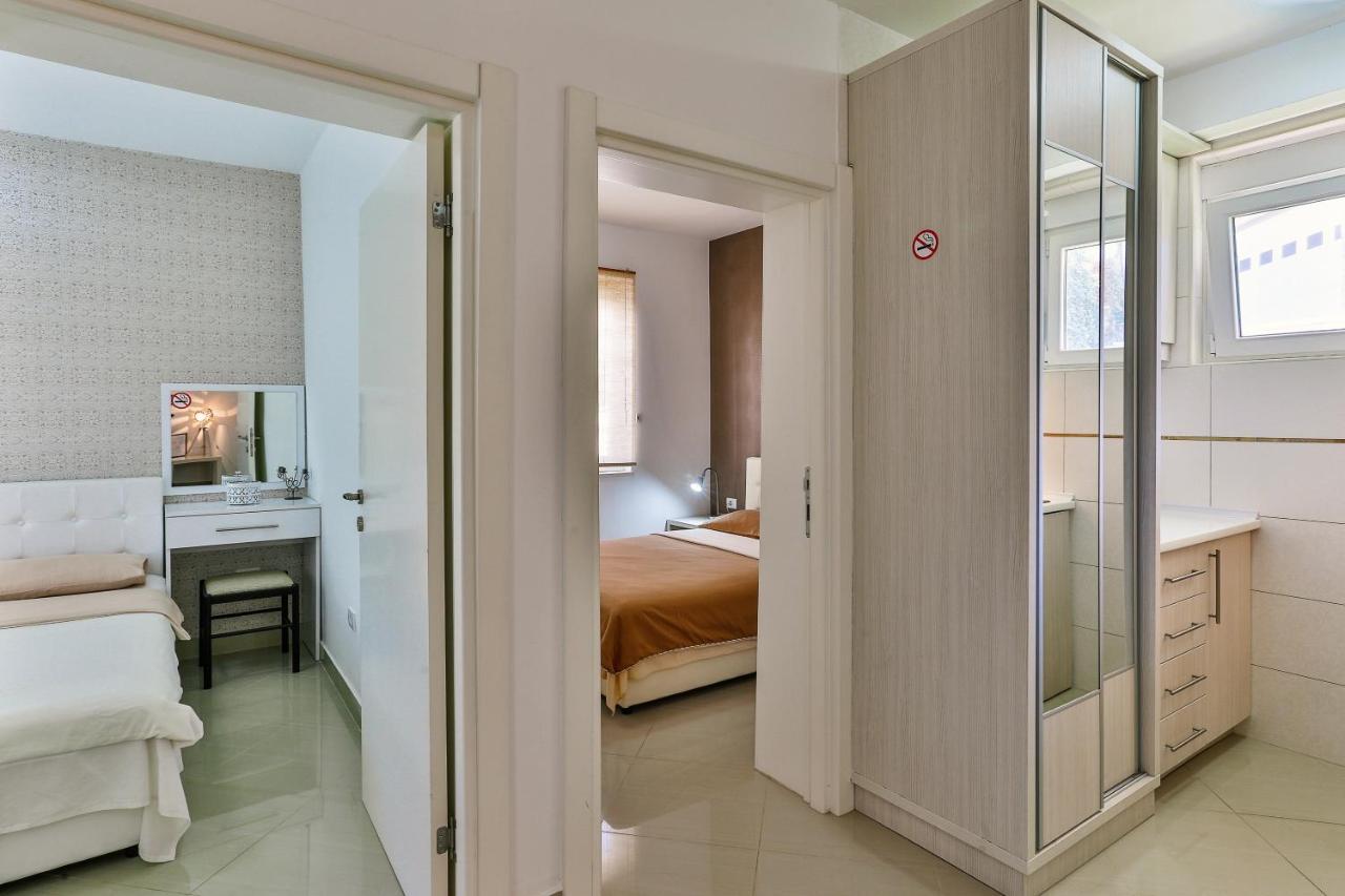Zelen Lux Apartment Sutomore Bagian luar foto