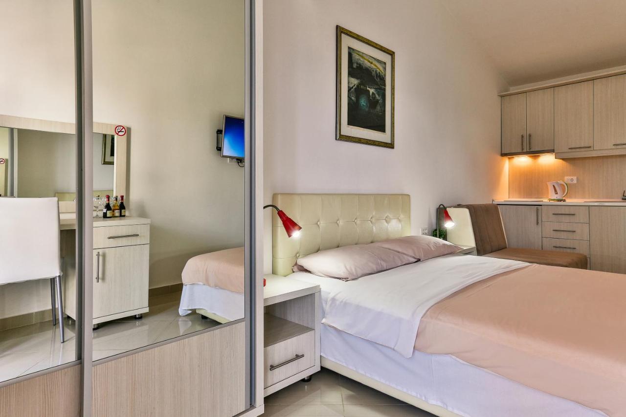 Zelen Lux Apartment Sutomore Bagian luar foto